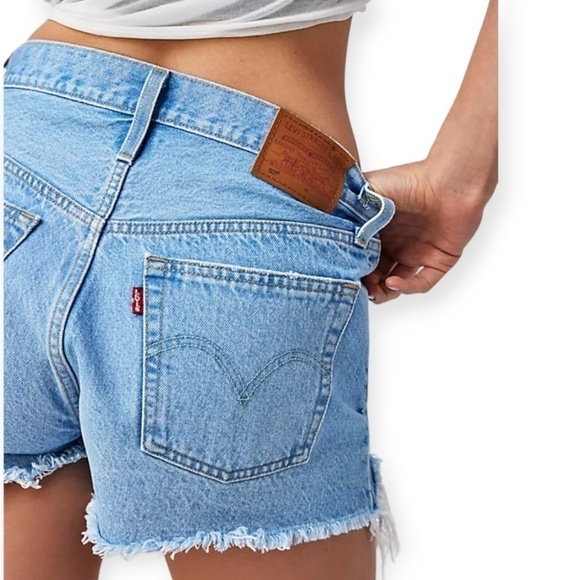 LEVIS 501 Blue Distressed Ripped Highwaisted Shorts SZ 29 Like NEW - Picture 3 of 8